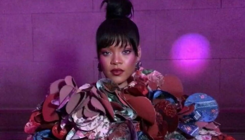 Rihanna har som den første og eneste kvinde opnået at 10 af hendes hits nu hver især er blevet streamet flere end en milliard gange på Spotify.