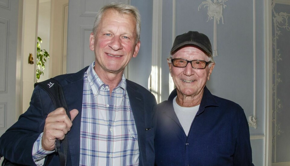 Henrik Kofoed og Finn Nielsen hyggede sig i Grønnegaards Teatret, hvis Molére-forestilling finder sted i Odd Fellow Palæets have i København.