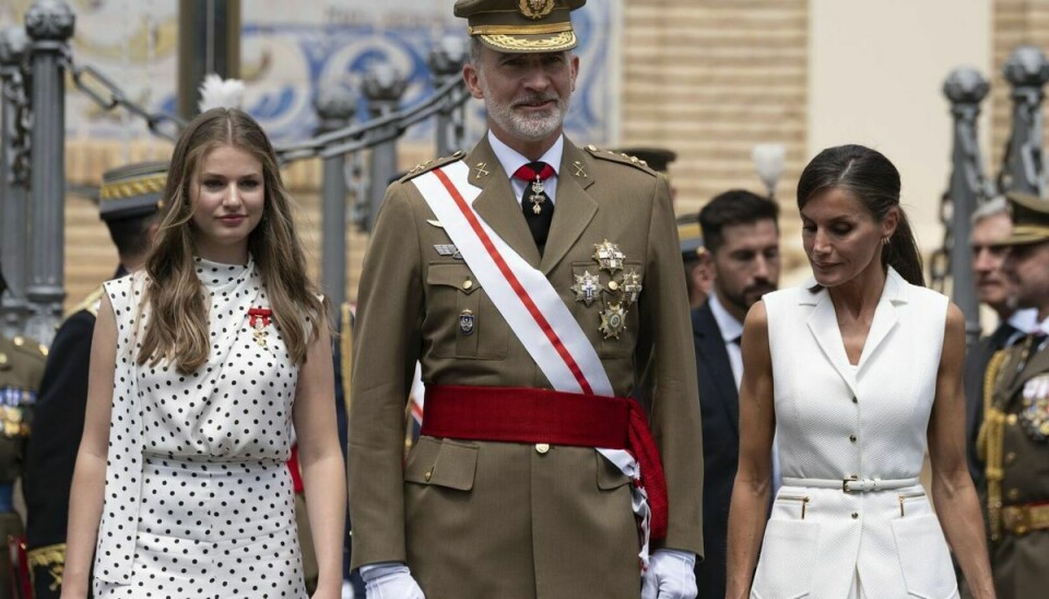Kronprinsesse Leonor ses her sammen med sine forældre, kong Felipe og dronning Letizia, under besøget på militærakademiet i Zaragoza.