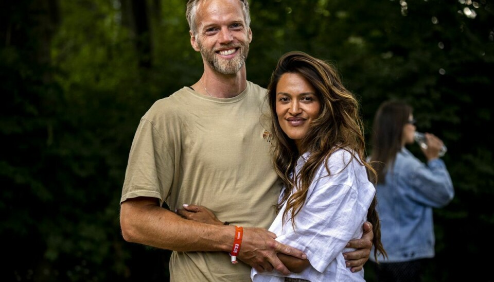 Saseline med sin mand, Asger Nakskov Laursen, på festivalpladsen på Roskilde Festival, fredag den 30. juni