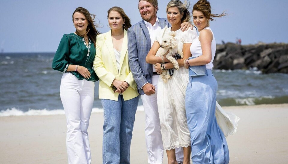 Den hollandske kongefamilie. Fra venstre er det prinsesse Ariane, kronprinsesse Catharina-Amalia, kong Willem Alexander, dronning Maxima og prinsesse Alexia. Den hollandske kongefamilie. Fra venstre er det prinsesse Ariane, kronprinsesse Catharina-Amalia, kong Willem Alexander, dronning Maxima og prinsesse Alexia.