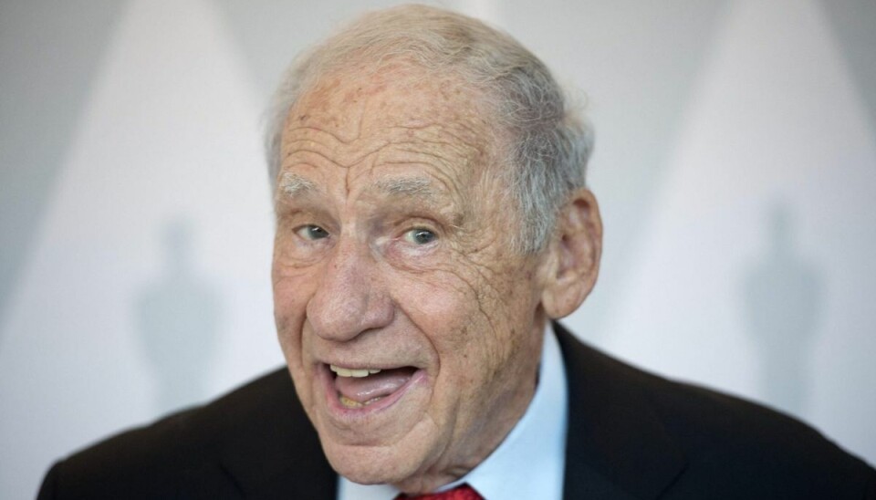 96-årige Mel Brooks har allerede én Oscar stående. Den vandt han i 1969 for manuskriptet til 'The Producers'. Nu får han en Æres-Oscar for sit bidrag til filmverdenen. (Arkivfoto). 96-årige Mel Brooks har allerede én Oscar stående. Den vandt han i 1969 for manuskriptet til 'The Producers'. Nu får han en Æres-Oscar for sit bidrag til filmverdenen. (Arkivfoto).