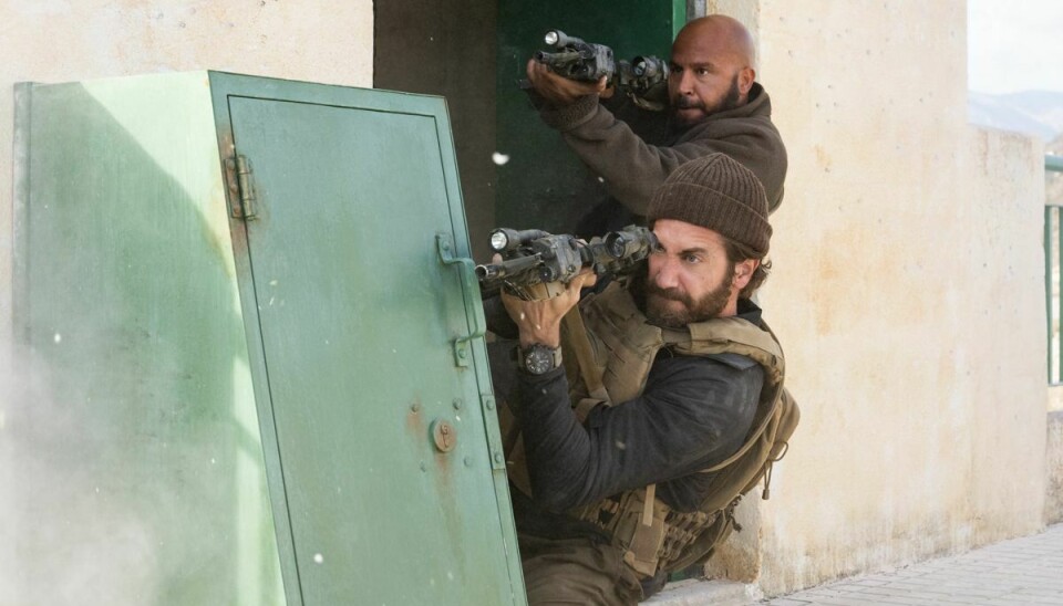 Dar Salim og Jake Gyllenhaal i en hæsblæsende actionsekvens i 'The Covenant'. (PR-foto).