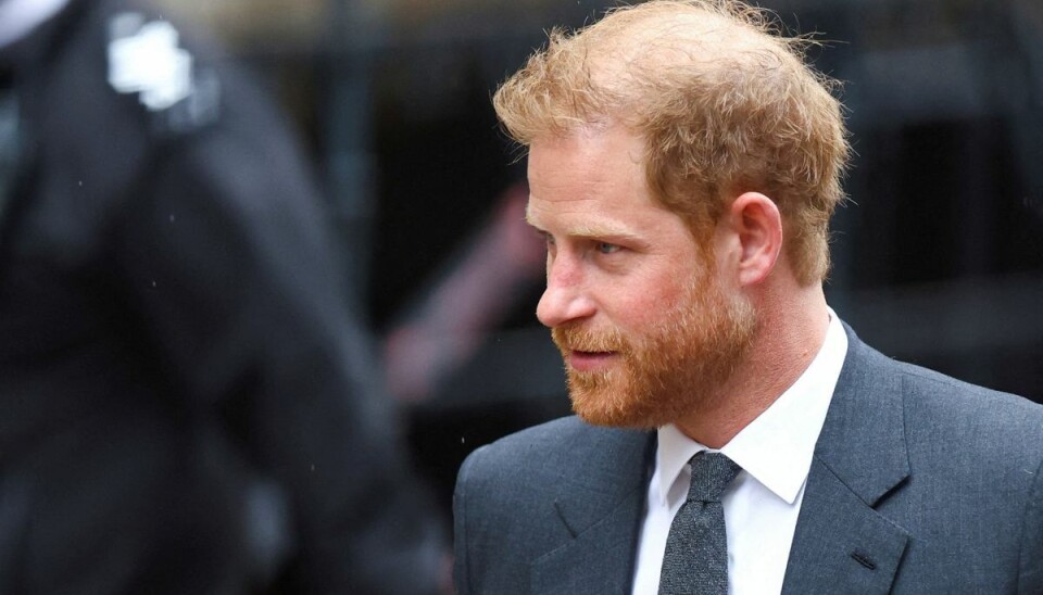 Prins Harry har lagt sag an mod Mirror Group Newspapers (MGN), som udgiver aviserne Daily Mirror, Sunday Mirror og Sunday People. Han sagsøger MGN for ulovlig aflytning af telefonsvarerbeskeder og andre ulovlige forhold. (Arkivfoto).