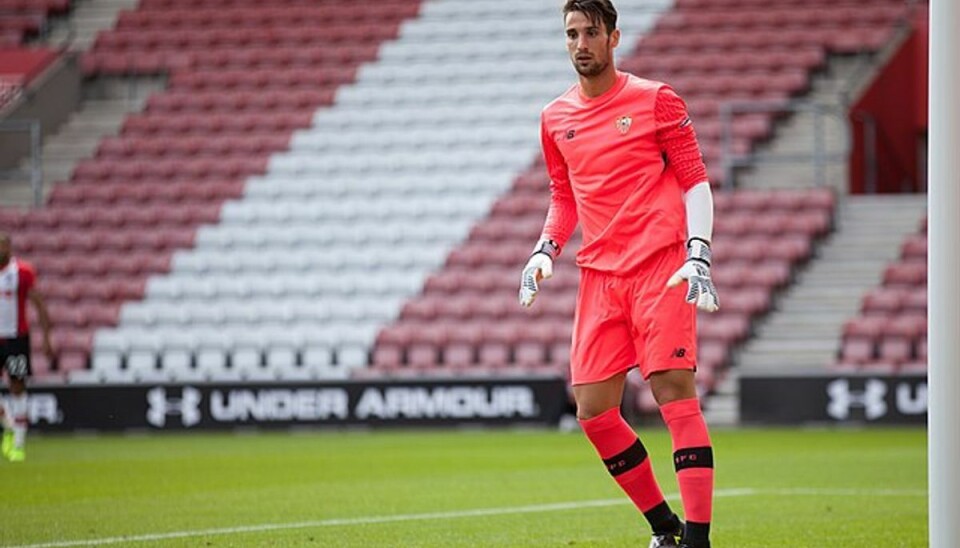 Spanske Sergio Rico ligger i respirator efter ulykken. Spanske Sergio Rico ligger i respirator efter ulykken.