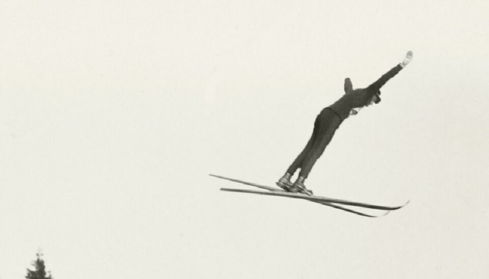 Kronprins Olav hoppede 38 meter i Holmenkollen, 1923. Kronprins Olav hoppede 38 meter i Holmenkollen, 1923.