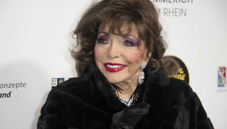 Skuespiller og forfatter Joan Collins fylder 90 år 23. maj. Her er hun i forbindelse med modtagelsen af en pris i april i år.