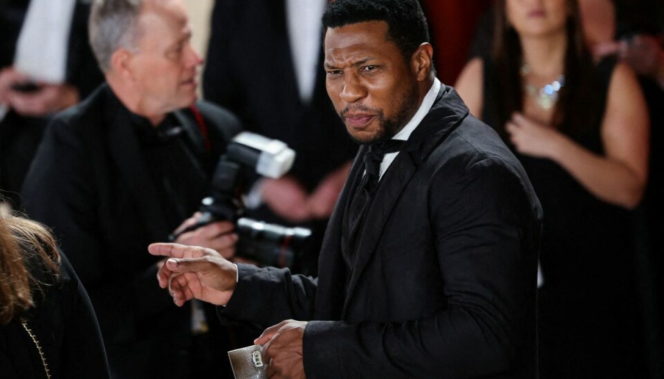 Jonathan Majors nægter sig skyldig i de alvorlige anklager mod ham. Jonathan Majors nægter sig skyldig i de alvorlige anklager mod ham.