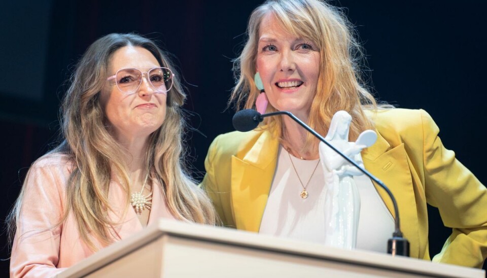 - Vi kunne ikke drømme om bedre respons, lyder det fra Ditte Hansen og Louise Mieritz om modtagelsen af 'Dansegarderoben'. (Arkivfoto). - Vi kunne ikke drømme om bedre respons, lyder det fra Ditte Hansen og Louise Mieritz om modtagelsen af 'Dansegarderoben'. (Arkivfoto).