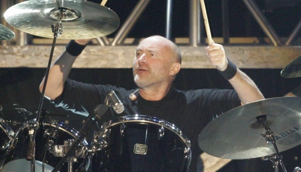 Phil Collins ses her, mens han stadig var fit for fight, bag trommerne ved en Genesis-koncert i Las Vegas i 2007.