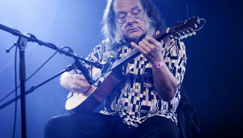 David Lindley optræder på Gloria på Roskilde Festival, torsdag d. 4. juli 2013. Han døde fredag.