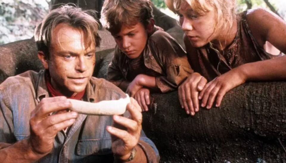 Jurassic Park-stjernen Sam Neill er muligvis døende. Han afslører, at han har blodkræft i tredje stadie. Jurassic Park-stjernen Sam Neill er muligvis døende. Han afslører, at han har blodkræft i tredje stadie.
