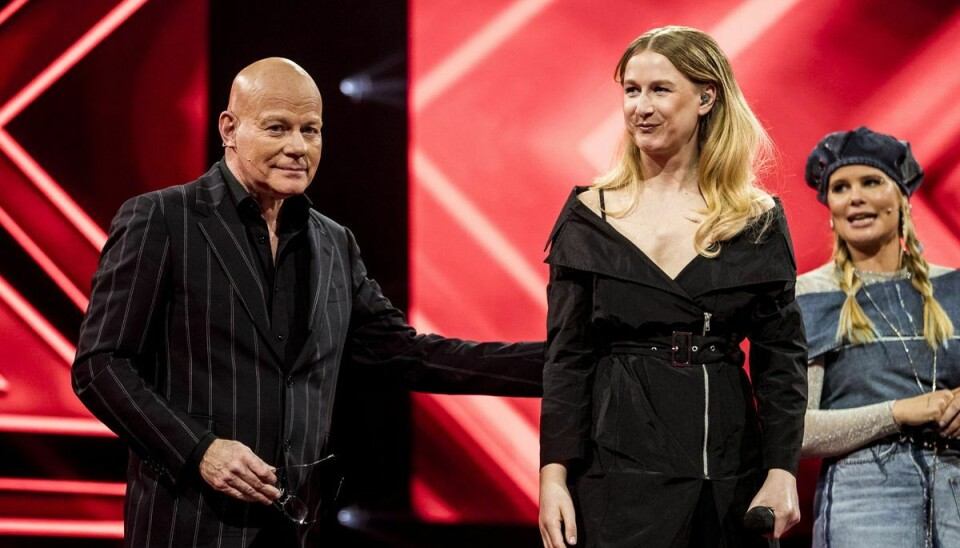 Hvor Rosita sidste fredag optrådte med en af sine egne sange, sang hun fredag aften 'Verdensmester' af Nikolaj Nørlund. Det blev et farvel fra ’X Factor’.