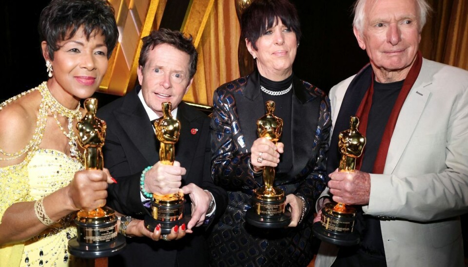 Ud over Michael J. Fox blev Euzhan Palcy, Diane Warren og Peter Weir også alle hyldet ved Governors Awards. Ud over Michael J. Fox blev Euzhan Palcy, Diane Warren og Peter Weir også alle hyldet ved Governors Awards.
