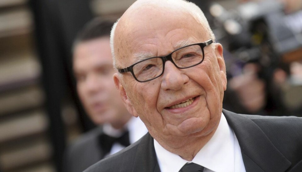 Den nu 92 årige mediemogul Ruper Murdoch har netop været på knæ med en ring til 17 millioner. Hun sagde ja.