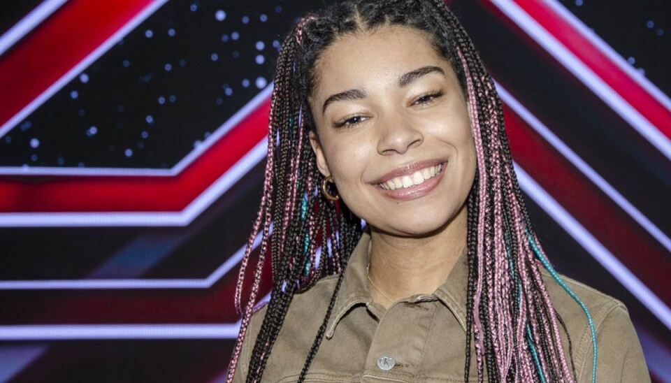 Nambahlou strålede af lykke efter at være gået videre. Nambahlou strålede af lykke efter at være gået videre.