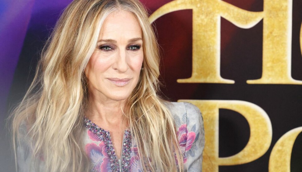 Sarah Jessica Parker mistede onsdag sin elskede stedfar, som hun har haft ved sin side siden hun var blot tre år gammel.