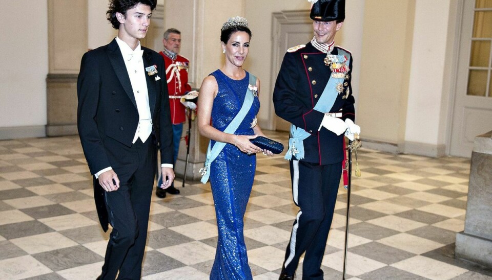 Prins Joachim og Prinsesse Marie med Prins Nikolai ved gallataffel på Christiansborg Slot