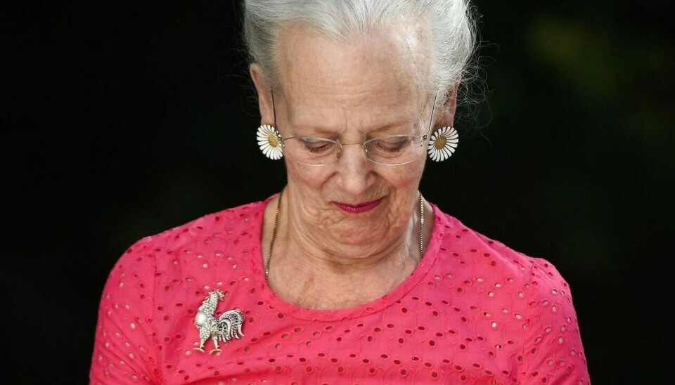 Dronning Margrethe deltager i begravelse.