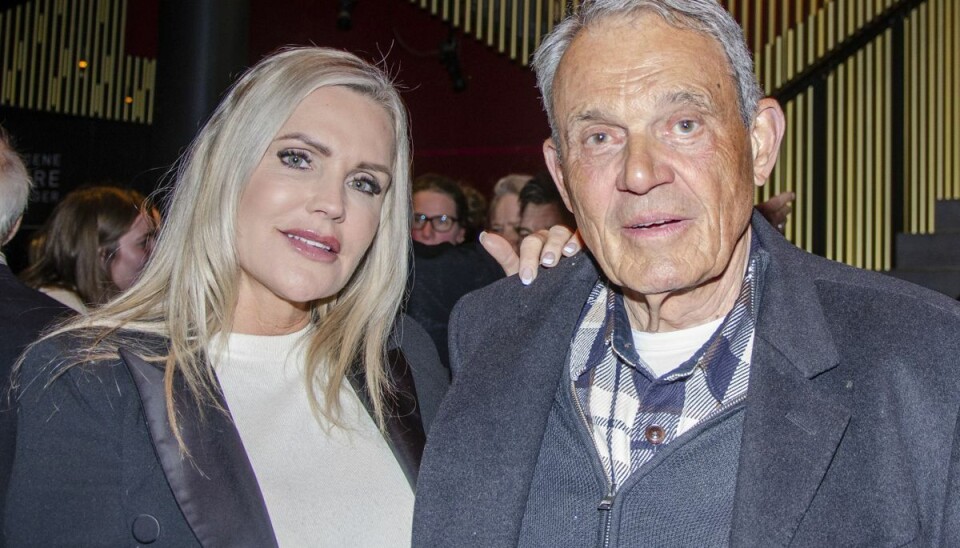 Karsten og Janni blev stoppet i sikkerhedskontrollen på grund af en kuffert fyldt med værktøj. Karsten og Janni blev stoppet i sikkerhedskontrollen på grund af en kuffert fyldt med værktøj.