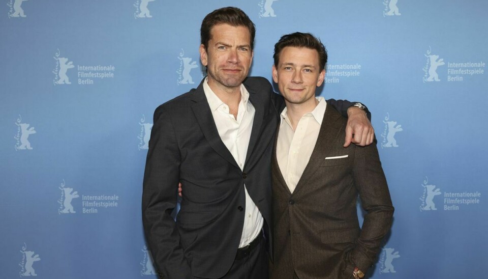 Skuespiller Esben Smed og instruktør Nikolaj Lie Kaas stod side om side på den røde løber tirsdag, hvor 'Agent' fik verdenspremiere ved filmfestivalen Berlinalen.
