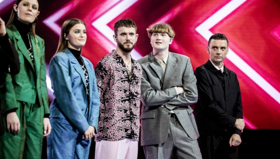 Alle Simon Kvamms deltagere er fortsat en del af programmet, men kan det vare ved? Det får seerne svar på i 'X Factor' i aften.