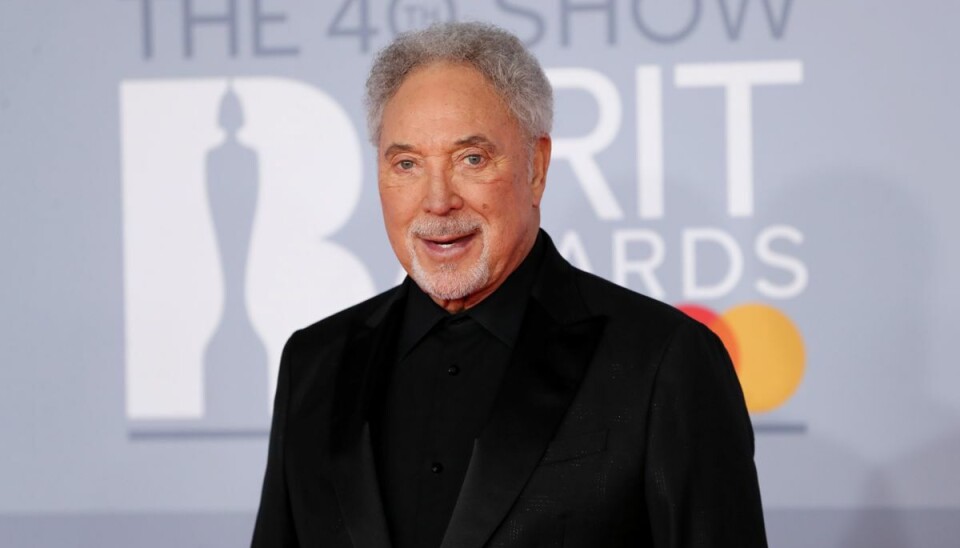Den verdensberømte crooner Tom Jones har fået skiftet sine hofter. Den verdensberømte crooner Tom Jones har fået skiftet sine hofter.