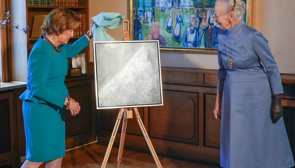 Dronning Margrethe får overrakt 'Nordens Sprogpris 2022' af norske dronning Sonja