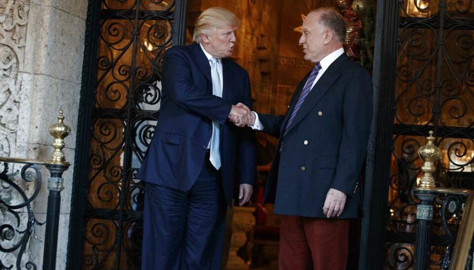 Tidligere præsident Donald Trump (til venstre) og forretningsmanden Ronald S. Lauder (til højre), der er søn af Estée Lauder, har kendt hinanden siden college. (Arkivfoto).