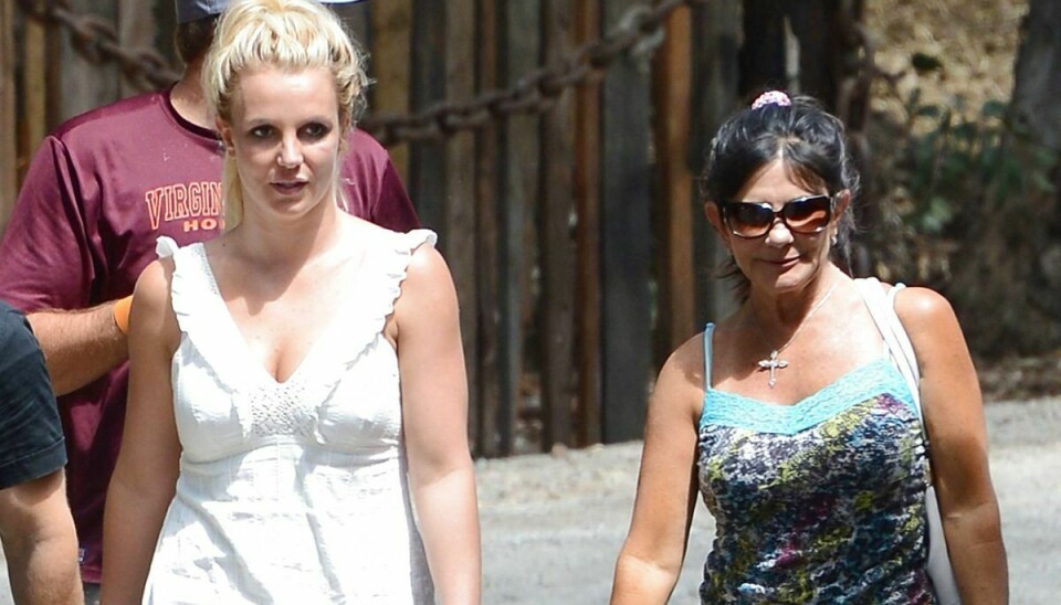 Britney Spears ses her sammen med sin mor Lynne Spears. Billedet er fra 2013.