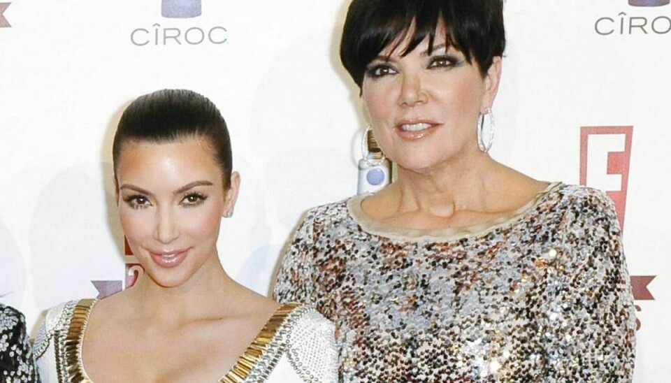 Kim Kardashian (tv) ses her sammen med sin mor Kris Jenner.