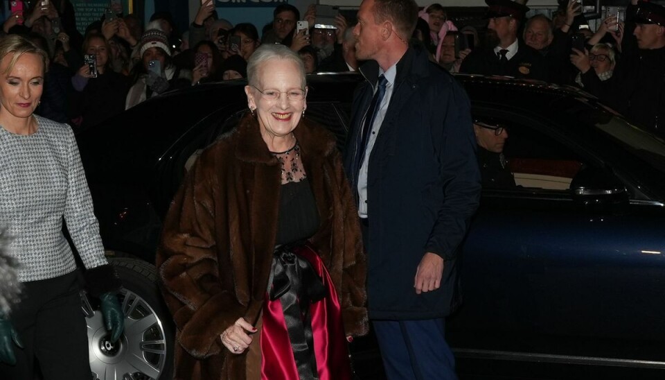 Dronning Margrethe ankommer til repremieren på balletten Nøddeknækkeren i Tivolis Koncertsal i København, lørdag den 26. november 2022. Dronningen er scenograf og har designet kostumer til balletforestillingen.