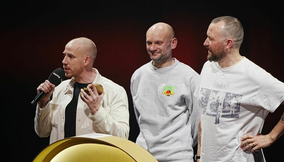 Andreas Odbjerg vandt fire gyldner G'er ved Gaffa-Prisen 2023. Da han er ude at rejse, var det holdet bag albummet 'Hjem fra fabrikken', der mødte op for at modtage prisen.