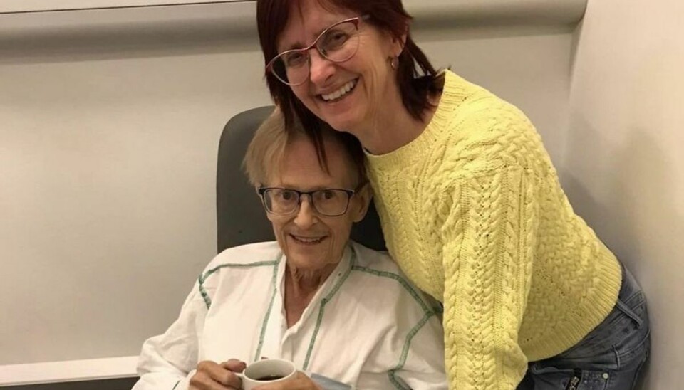 Her ses Leo og Sussi på hospitalet. Nu er han blevet udskrevet. Her ses Leo og Sussi på hospitalet. Nu er han blevet udskrevet.