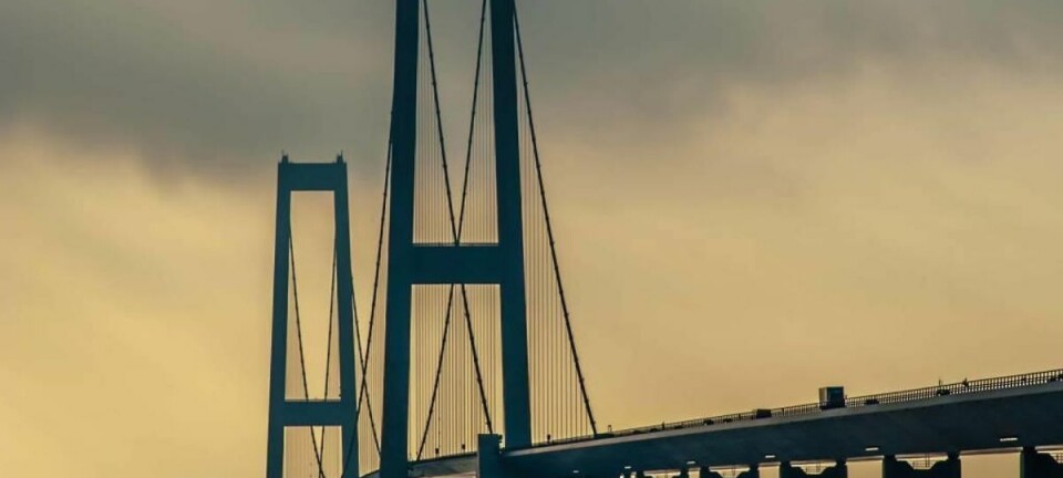 Forbudt at køre over broen