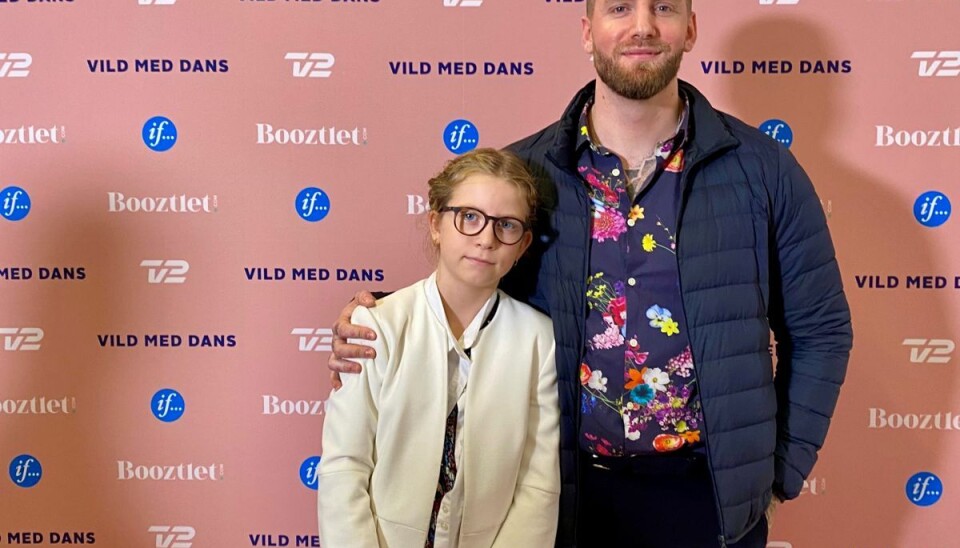 Bagedystvinderen ankom på den røde løber med datteren Gloria på ni år, der oplever sin første ”Vild med Dans” live. Bagedystvinderen ankom på den røde løber med datteren Gloria på ni år, der oplever sin første ”Vild med Dans” live.