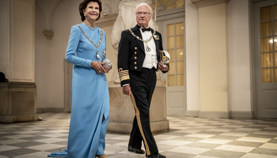 Sveriges konge, Carl Gustav XVI her sammen emd dronning Silvia ved gallamiddagens på Christiansborg i september i forbindelse med dronning Margrethes 50 års regentjubilæum.