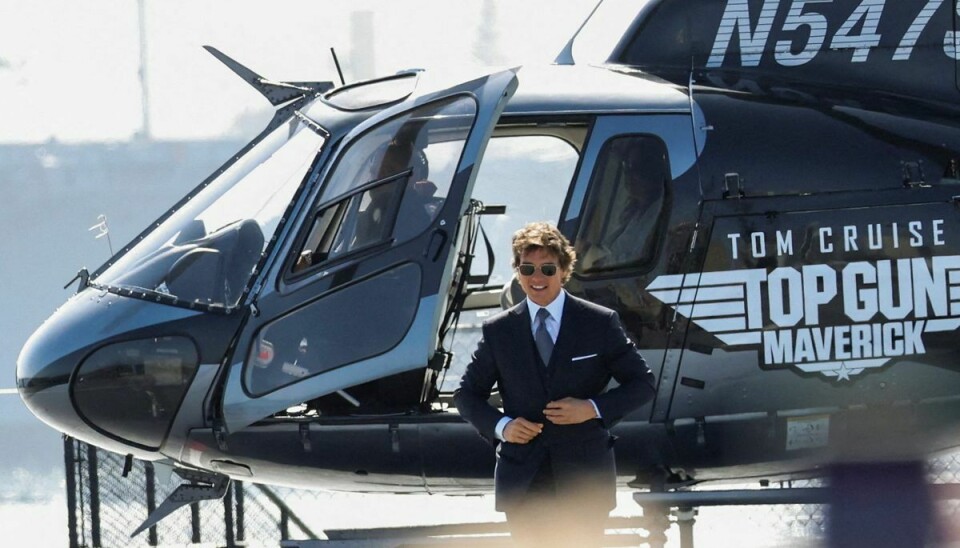 Tom Cruise ankommer, standsmæssigt i sin egen helikopter, til premieren på 'Top Gun: Maverick' i San Diego, California, den 4. maj.