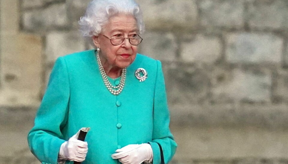 Nu 96-årige dronning Elizabeth er angiveligt blevet syg. Lægerne er bekymrede.