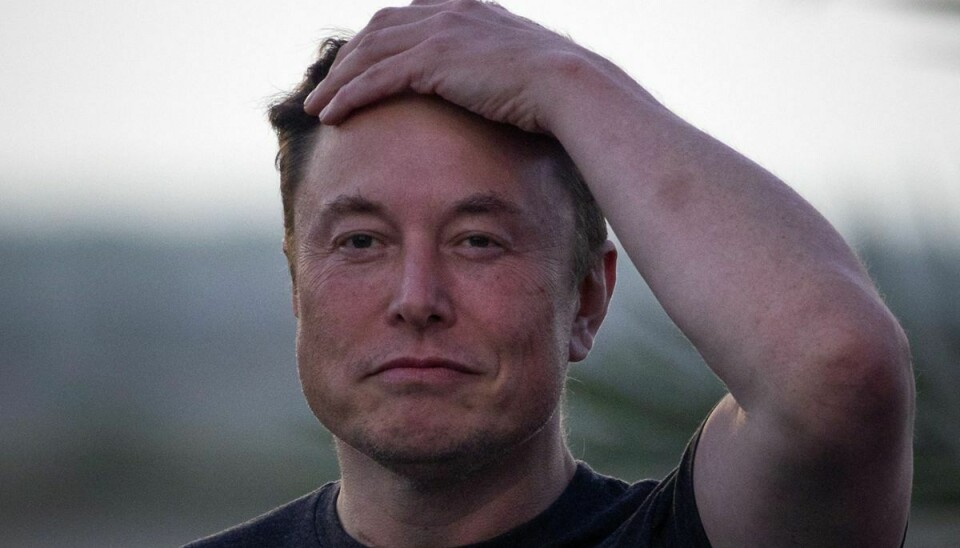 Verdens rigeste mand, Elon Musk, bliver 'forfulgt' af en ung IT-studerende, som viser hans rejser frem til hele verden.
