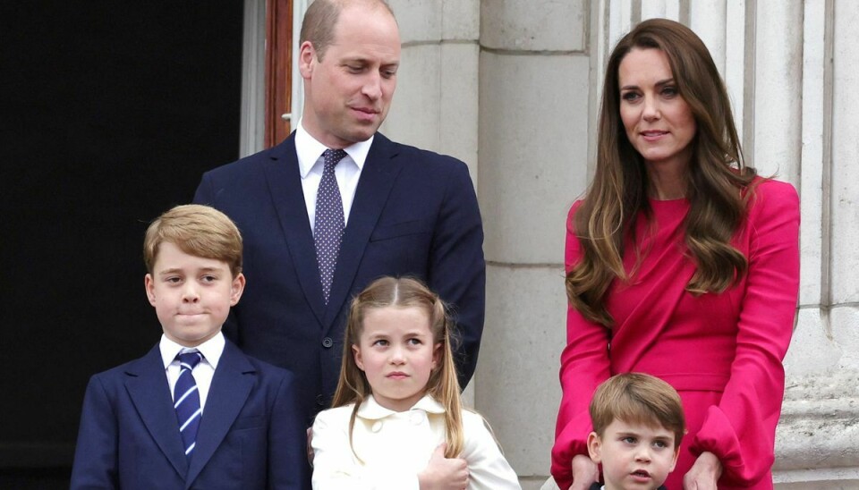 Prinsen og prinsessen af Wales ses her med deres tre børn, prins George på 9 år, 7-årige prinsesse Charlotte og prins Louis, der er 4 år gammel.