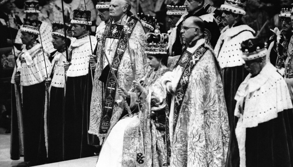 St. Edwards Crown blev senest båret af dronning Elizabeth, da hun blev kronet i 1953.