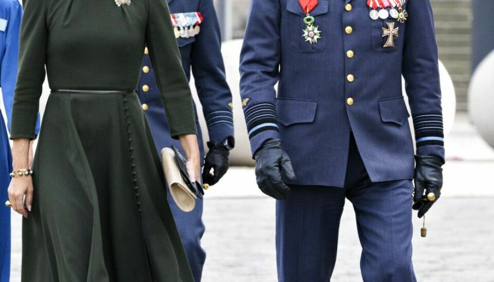 Kronprinsesse Mary ses her sammen med forsvarschef general Flemming Lentfer ved Flagdagen for Danmarks udsendte og veteraner.