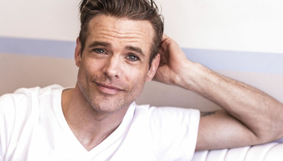 Silas Holst er en erfaren herre i musicalregi. Han har tidligere spillet med i opsætninger som 'Dirty Dancing' og 'West Side Story'. I foråret blev han tildelt en reumertstatuette for sin rolle som dragqueenen Lola i forestillingen 'Kinky Boots'. (Arkivfoto). Silas Holst er en erfaren herre i musicalregi. Han har tidligere spillet med i opsætninger som 'Dirty Dancing' og 'West Side Story'. I foråret blev han tildelt en reumertstatuette for sin rolle som dragqueenen Lola i forestillingen 'Kinky Boots'. (Arkivfoto).