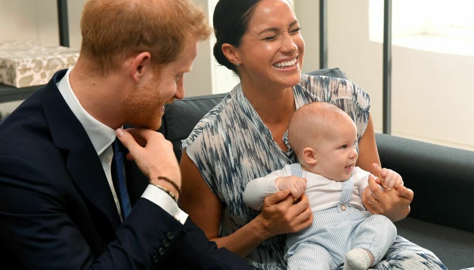 Billedet her er fra Meghans og Harrys officielle besøg i Sydafrika tilbage i 2019, hvor de havde deres dengang fire måneder gamle søn Archie med.