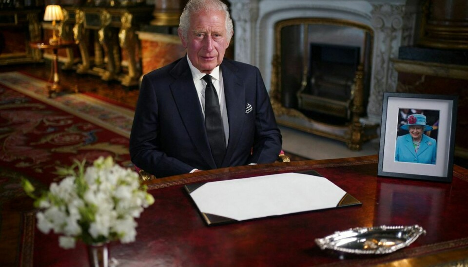 Kong Charles holdt fredag aften sin første tale som konge af Storbritannien.