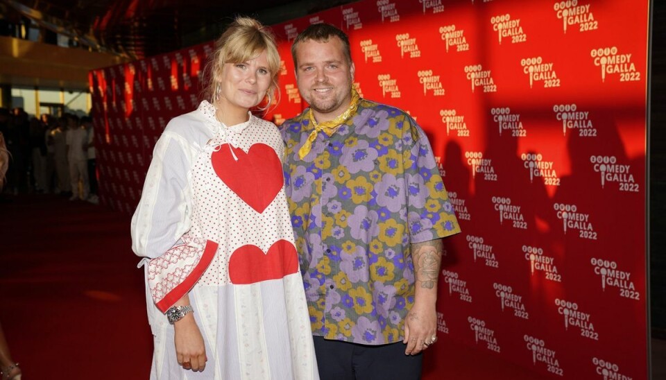 Tv-vært Sofie Linde er vildt stolt over det, der er sket de seneste to år i forhold til MeToo-bølgen i Danmark, som hun for alvor genstartede med en historie fra en julefrokost på DR. Her ses hun sammen med sin mand, Joakim Ingversen, ved dette års Zulu Comedy Galla i Operaen. Tv-vært Sofie Linde er vildt stolt over det, der er sket de seneste to år i forhold til MeToo-bølgen i Danmark, som hun for alvor genstartede med en historie fra en julefrokost på DR. Her ses hun sammen med sin mand, Joakim Ingversen, ved dette års Zulu Comedy Galla i Operaen.