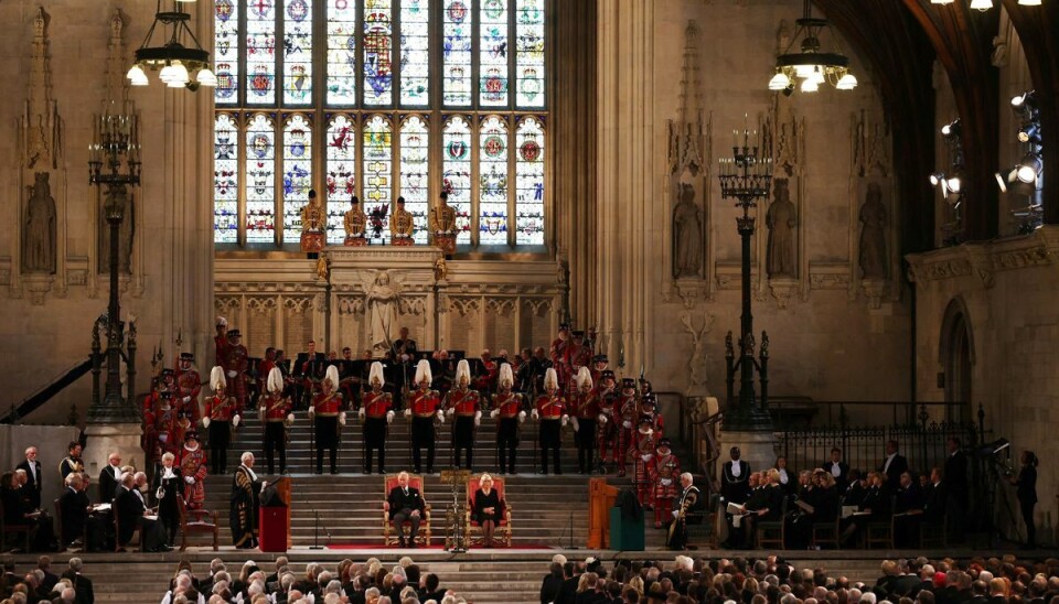 - Parlamentet er et levende og åndende instrument for vort demokrati, sagde kong Charles i en tale til det britiske parlaments to kamre mandag. - Parlamentet er et levende og åndende instrument for vort demokrati, sagde kong Charles i en tale til det britiske parlaments to kamre mandag.