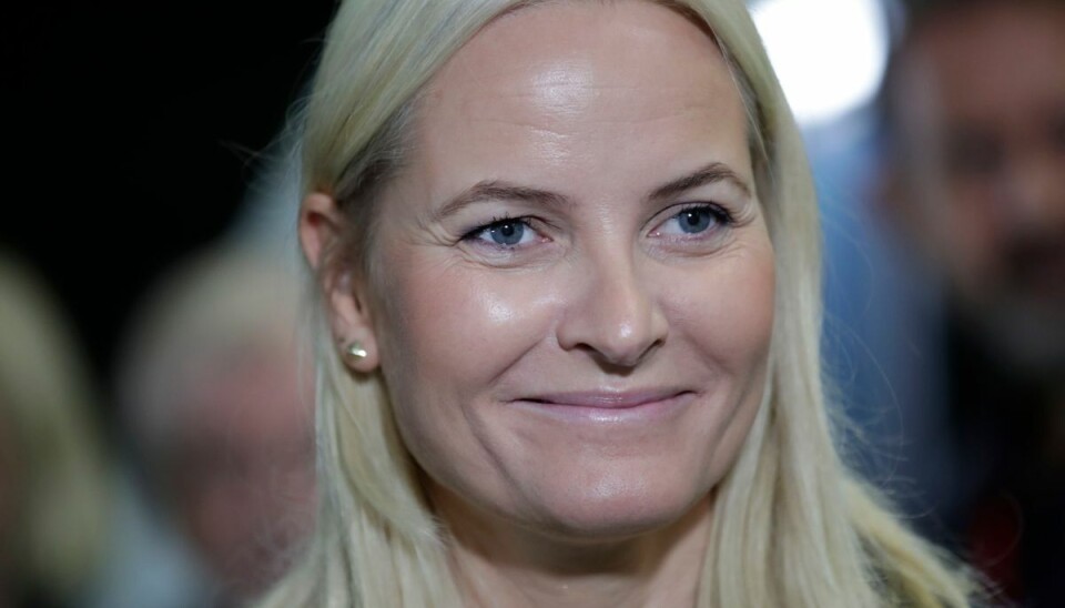 Den norske kronprinsesse Mette-Marit er stadig hårdt ramt af en kronisk variant af lungesygdommen lungefibrose - så hårdt ramt, at hun må melde afbud til flere arrangementer.