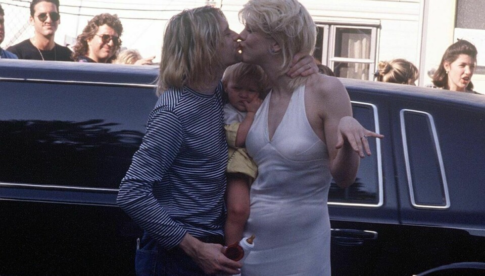 Forsangeren i Nirvana, Kurt Cobain, og forsangeren i Hole, Courtney Love, fik datteren Frances Bean Cobain, kort tid efter at de fandt sammen i starten af 90'erne. Her ses familien til MTV Music Awards i 1993. Den 18. august fylder grungeparrets eneste datter 30 år.